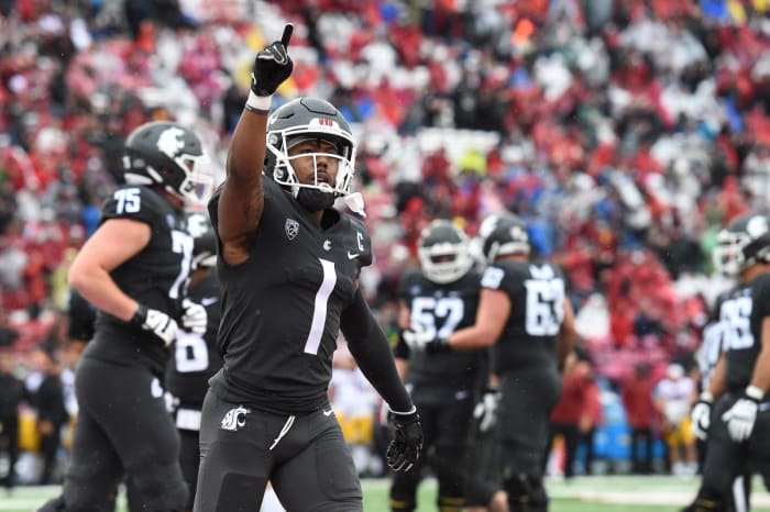Washington State Cougars wide receiver Travell Harris (1) celebrates a touchdown against the USC Trojans.